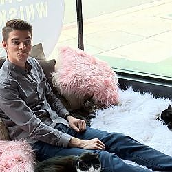Jackson Galaxy's Trying To Help This Man Get Over His Fear of Cats